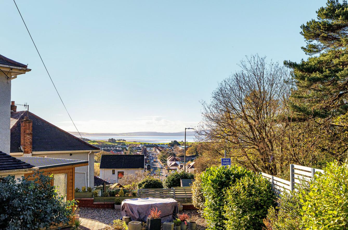 St. Margarets Drive, Llanelli, SA15 4EW